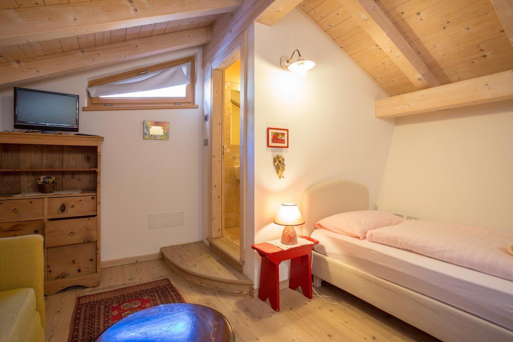 Castelir Suite Hotel Panchia Oda fotoğraf